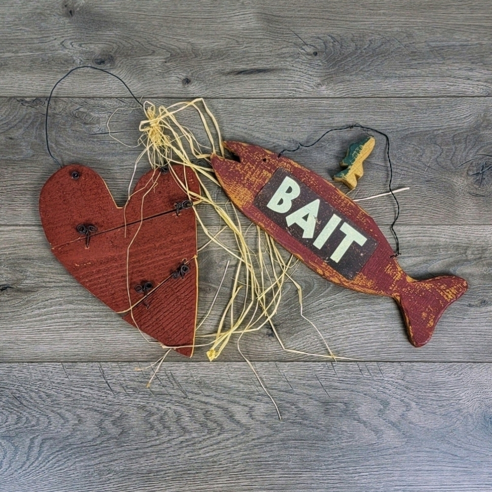 Two-piece Wood Fish Bait & Heart set for your‎ cabin or rustic decor